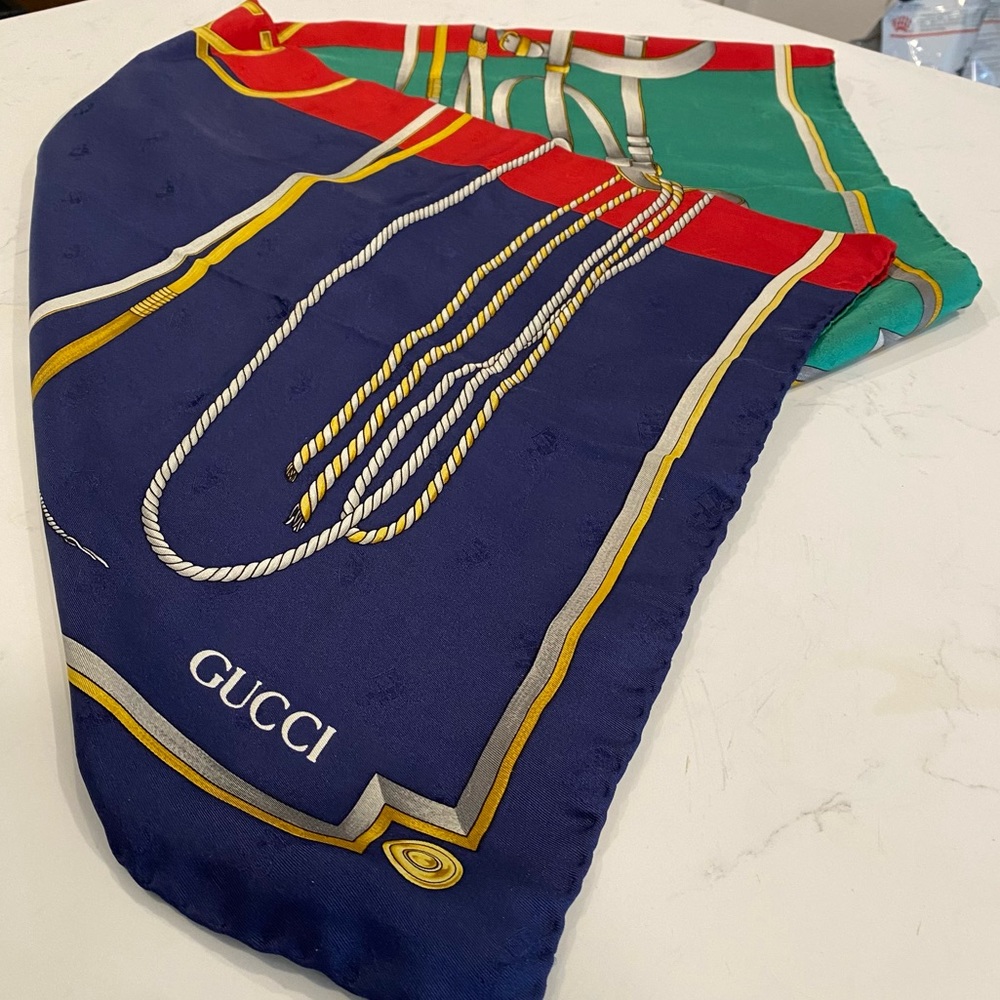 Authentic 100% silk Gucci scarf with the iconic colors and pattern!